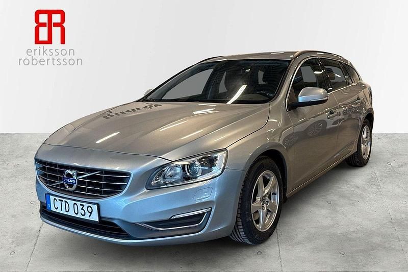 Silver Begagnad 2015 Volvo V60 Momentum Kombi | 139 900 kr (Lite dyr) - Bild 1/4