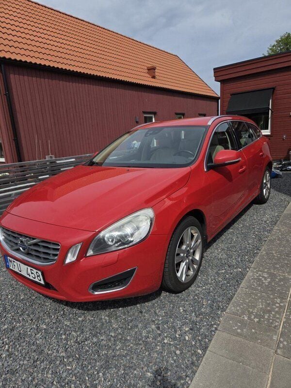 Röd Begagnad 2012 Volvo V60 Summum Kombi | 69 000 kr (Superpris) - Bild 1/4