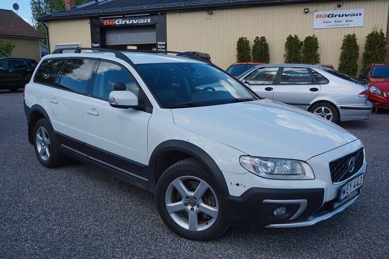Vit Begagnad 2015 Volvo XC70 SUV | 134 900 kr (Bra pris) - Bild 1/4