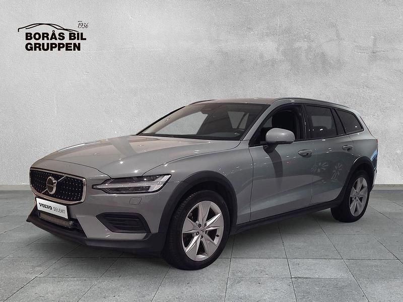 Grå Begagnad 2024 Volvo V60 CC Core Kombi | 399 000 kr (Dyr) - Bild 1/4