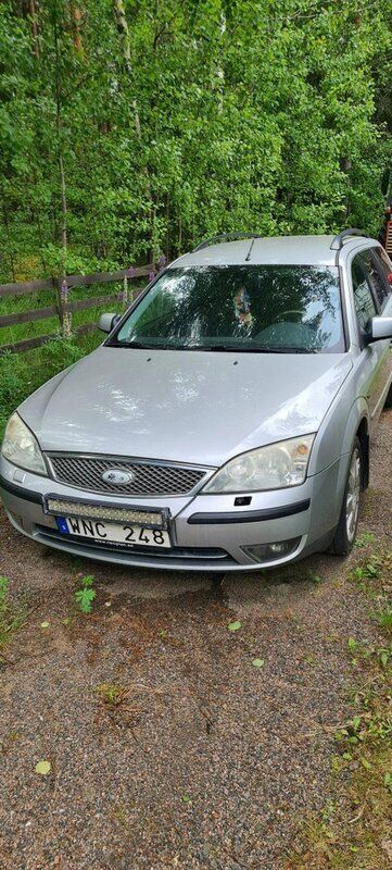Silver Begagnad 2005 Ford Mondeo Kombi | 10 000 kr (Bra pris) - Bild 1/4