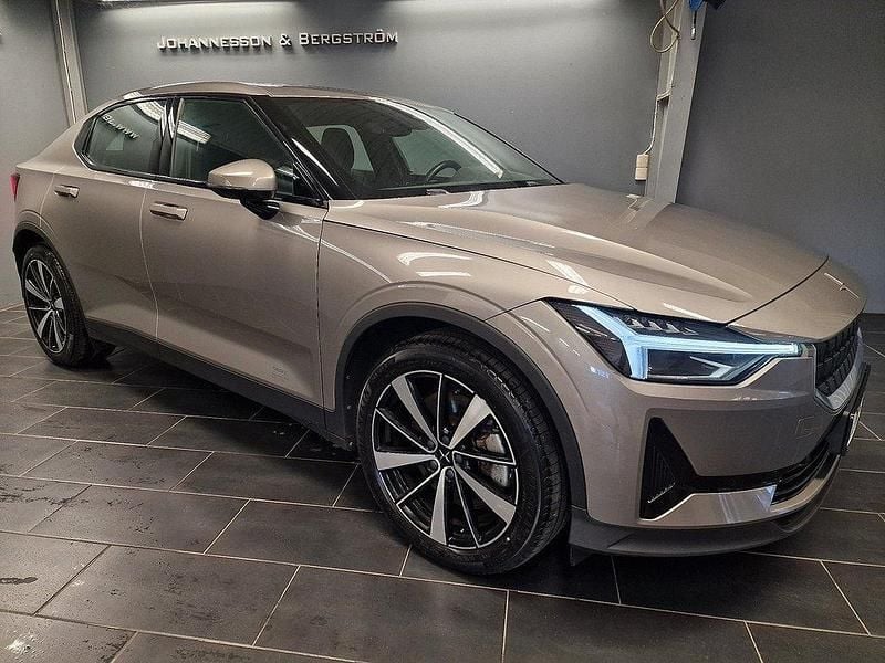 Vit (grå metallic) Begagnad 2022 Polestar 2 Pilot Sedan | 334 500 kr (Marknadspris) - Bild 1/4