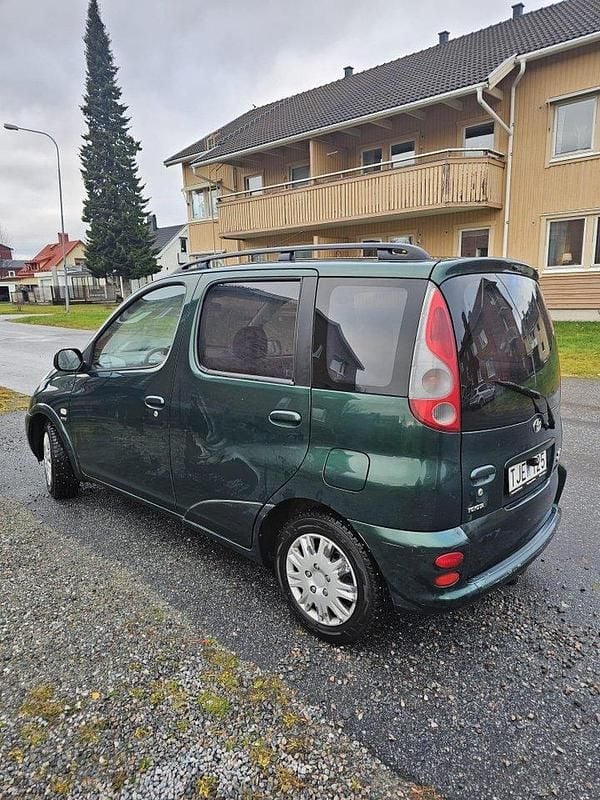 Grön Begagnad 2001 Toyota Yaris Verso Minibuss | 29 000 kr - Bild 1/4