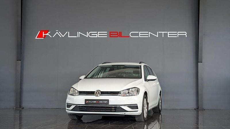 Vit Begagnad 2018 VW Golf VII Kombi | 159 900 kr (Marknadspris) - Bild 1/4