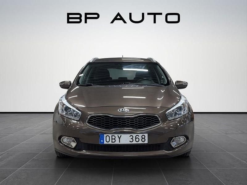 Begagnad Kia Ceed Sportswagon Comfort 128 HK (94 kW) 2013 Ljusbrun Kombi