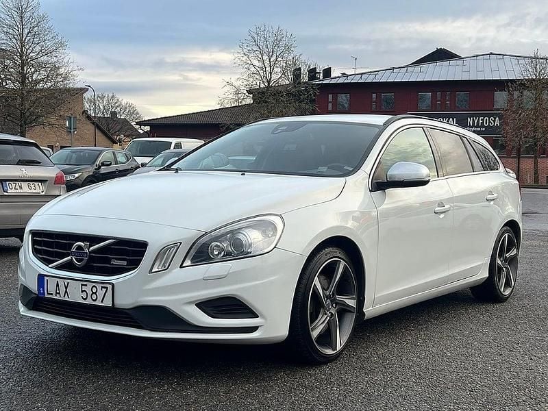 Vit Begagnad 2012 Volvo V60 R-Design Kombi | 109 900 kr (Bra pris) - Bild 1/4