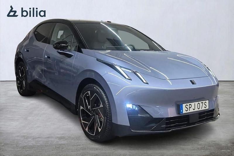 Begagnad Lynk & Co 02 202 kW (275 HK) 2024 Blå SUV