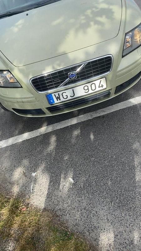 Grön Begagnad 2005 Volvo S40 Sedan | 19 000 kr (Bra pris) - Bild 1/4
