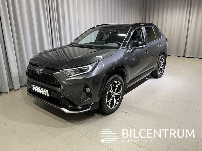 Grå Begagnad 2022 Toyota RAV4 SUV | 449 900 kr (Marknadspris) - Bild 1/4