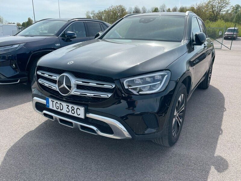 Svart Begagnad 2021 Mercedes GLC300 Edition Sedan | 359 000 kr - Bild 1/2
