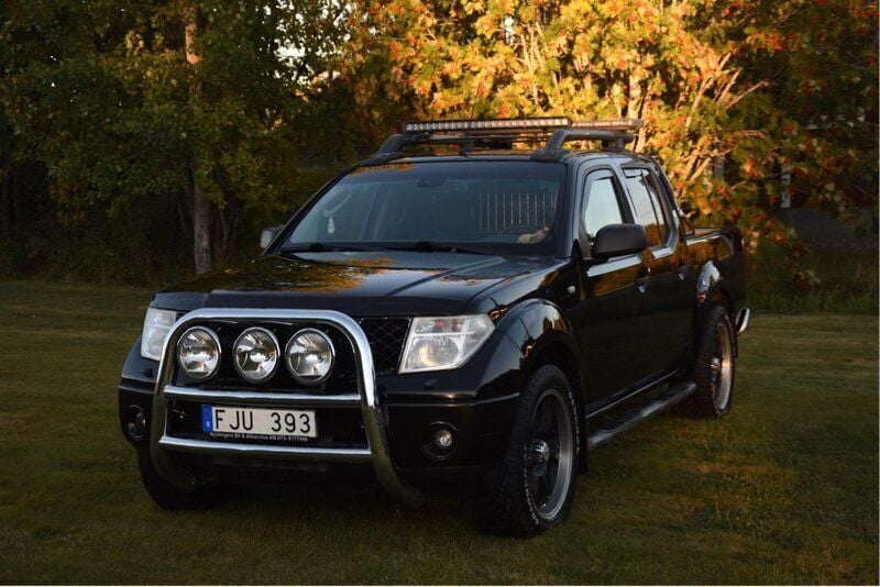 Svart Begagnad 2007 Nissan Navara Pickup | 120 000 kr (Dyr) - Bild 1/4