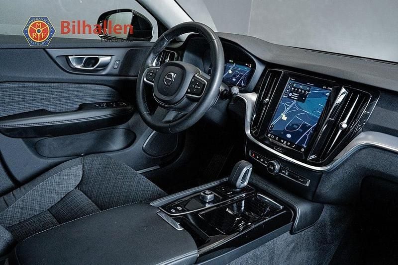 Begagnad Volvo V60 Core 253 HK (186 kW) 2022 Svart Kombi