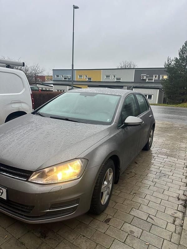 Begagnad 2014 VW Golf VII Halvkombi | 85 000 kr (Marknadspris) - Bild 1/4