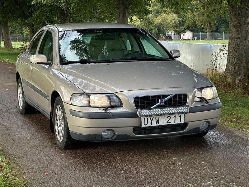 Ljusbrun Begagnad 2004 Volvo S60 Business Edition Sedan | 29 900 kr (Bra pris) - Bild 1/4