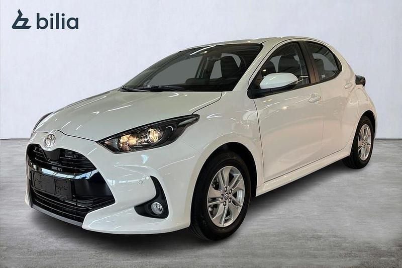 Ny 2025 Toyota Yaris Active Halvkombi | 271 800 kr (Marknadspris) - Bild 1/4