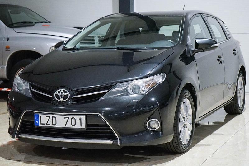 Svart Begagnad 2012 Toyota Auris Active Halvkombi | 104 500 kr (Lite dyr) - Bild 1/4