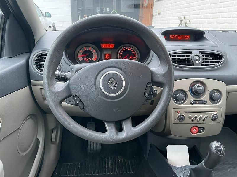 Begagnad Renault Clio R.S. 75 HK (55 kW) 2008 Halvkombi