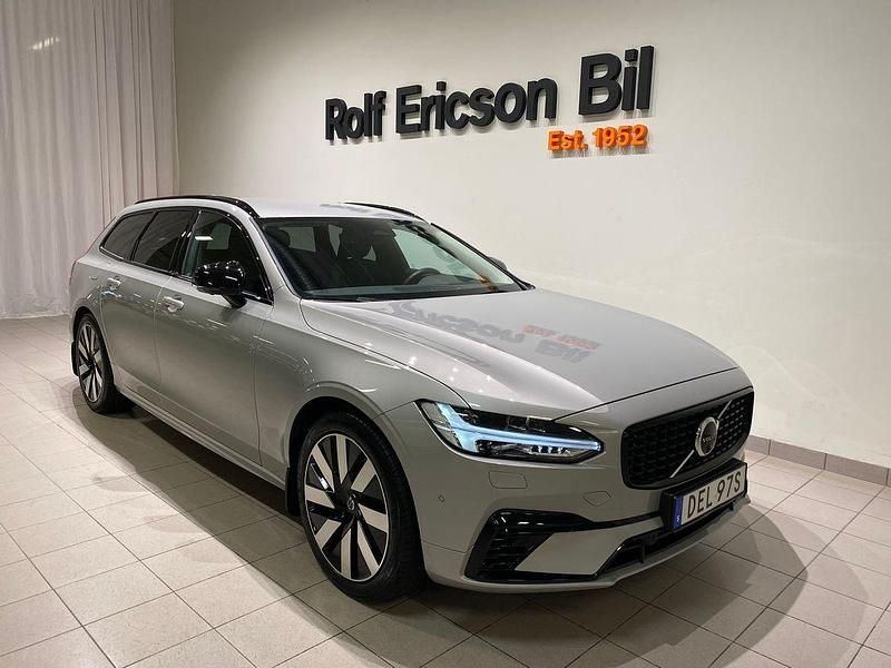 Silver Begagnad 2025 Volvo V90 Plus Kombi | 499 500 kr (Marknadspris) - Bild 1/4