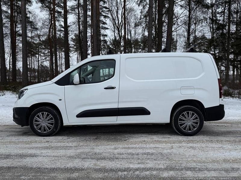 Begagnad Opel Combo 102 HK (75 kW) 2020 Vit Minibuss