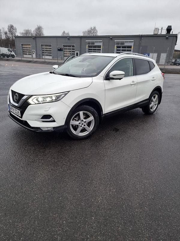 Vit Begagnad 2018 Nissan Qashqai SUV | 155 000 kr (Marknadspris) - Bild 1/4