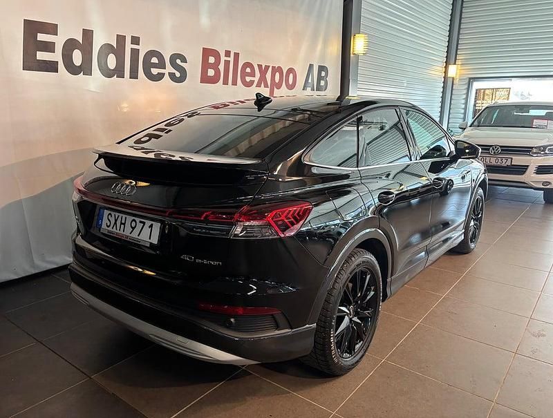 Begagnad Audi Q4 Sportback e-tron Attraction 150 kW (204 HK) 2022 Svart SUV