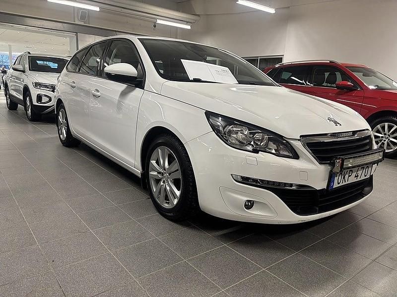 Begagnad Peugeot 308 SW 120 HK (88 kW) 2016 Vit Kombi