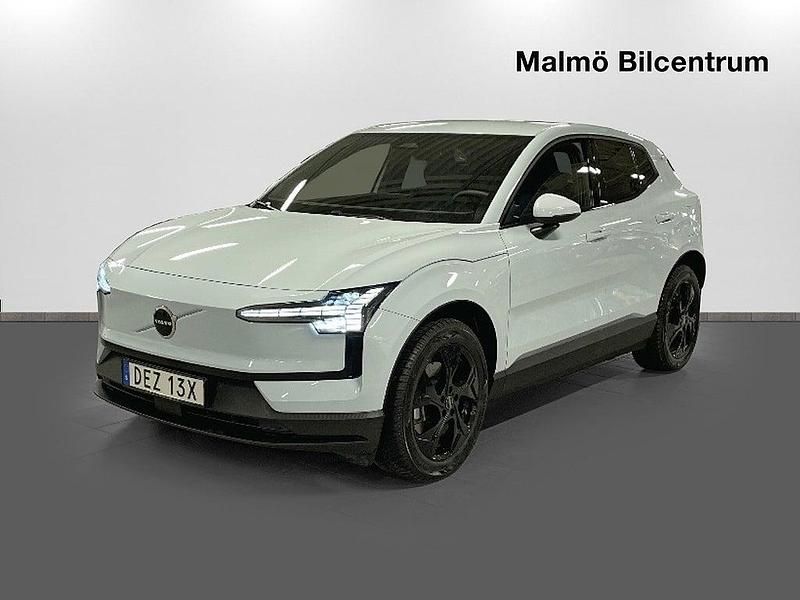 Ljusblå Begagnad 2024 Volvo EX30 Single Motor Extended Range SUV | 359 900 kr (Marknadspris) - Bild 1/4