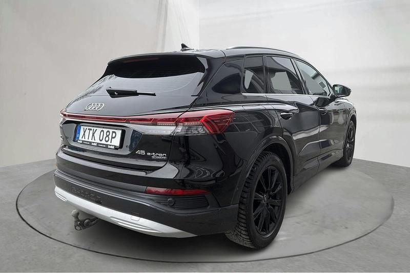Begagnad Audi Q4 e-tron Advanced 210 kW (286 HK) 2022 Svart SUV