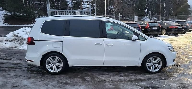 Begagnad VW Sharan 150 HK (110 kW) 2016 Vit Minibuss