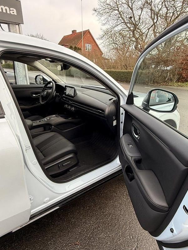 Begagnad Honda ZR-V Advance 184 HK (135 kW) 2023 Diamond dust pearl SUV