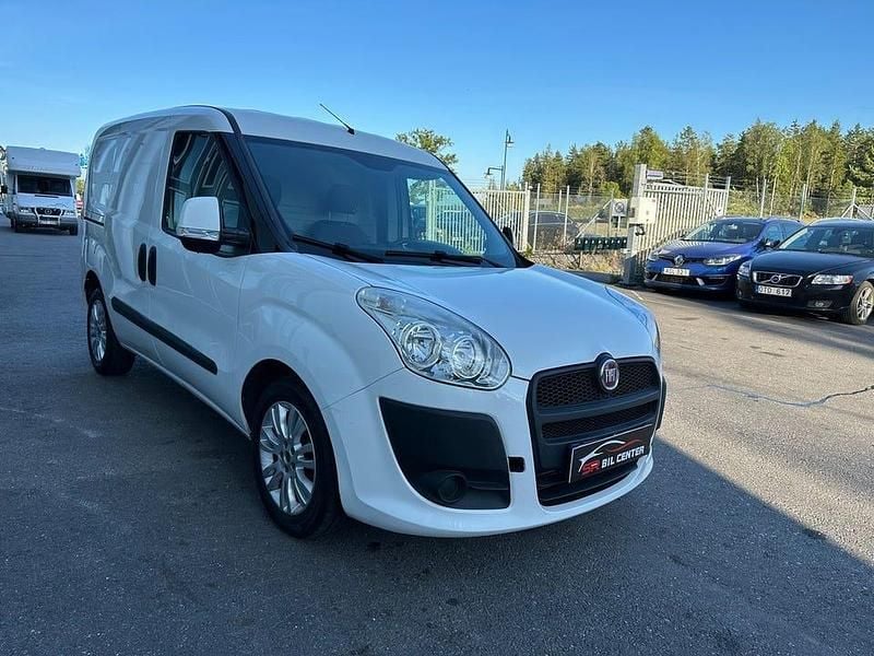 Begagnad Fiat Doblò 90 HK (66 kW) 2013 Vit Minibuss