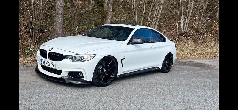 Vit Begagnad 2014 BMW 435 M Sport Sportkupé | 250 000 kr (Lite dyr) - Bild 1/4