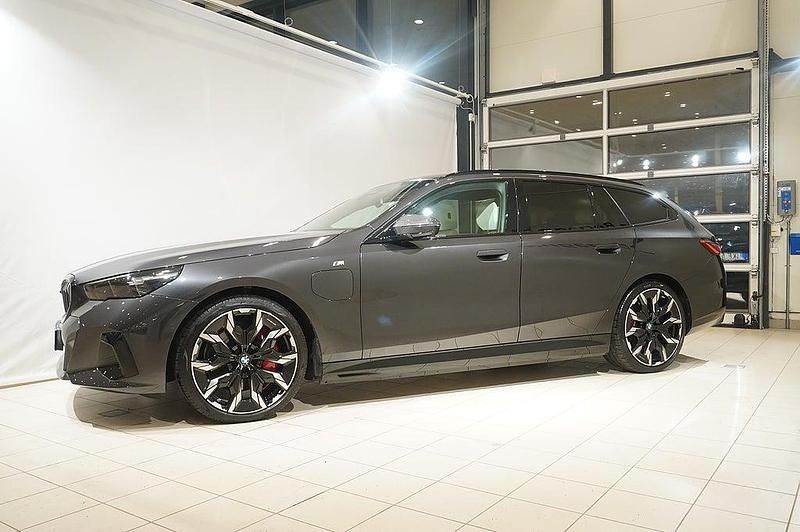 Begagnad BMW 550e Comfort Edition 313 HK (230 kW) 2025 Grå Kombi