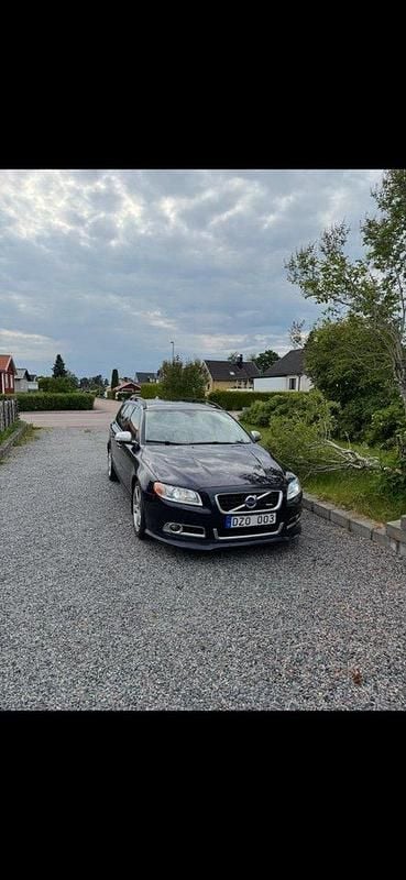 Blå Begagnad 2011 Volvo V70 R-Design Kombi | 120 000 kr - Bild 1/3