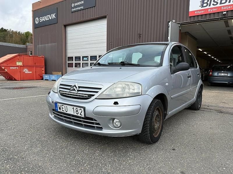 Silver Begagnad 2004 Citroën C3 Halvkombi | 11 900 kr (Bra pris) - Bild 1/4