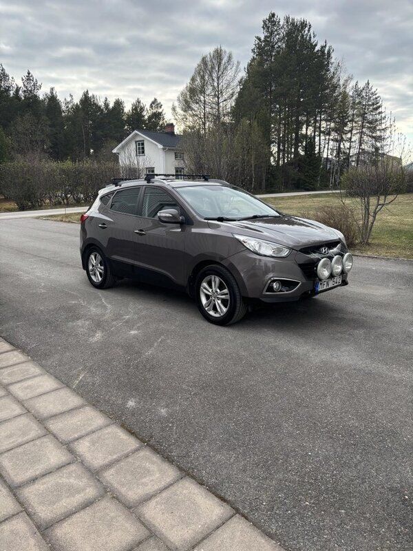 Brun Begagnad 2012 Hyundai ix35 SUV | 86 000 kr (Marknadspris) - Bild 1/4