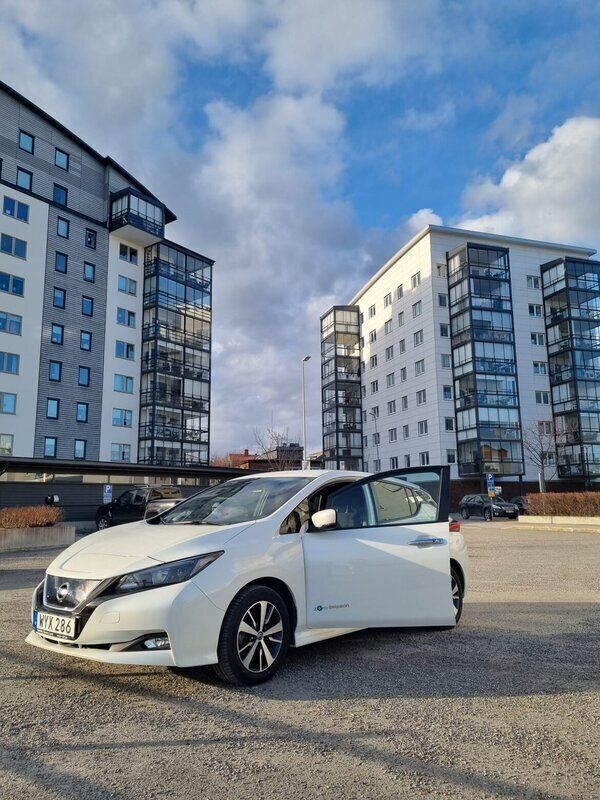 Begagnad Nissan Leaf 110 kW (150 HK) 2018 Vit Halvkombi
