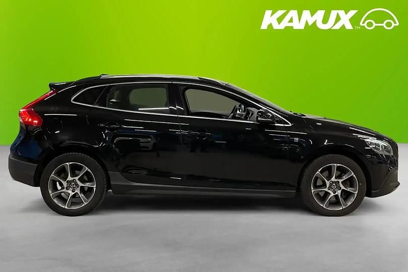 Begagnad Volvo V40 Ocean Race 152 HK (111 kW) 2016 Svart Halvkombi