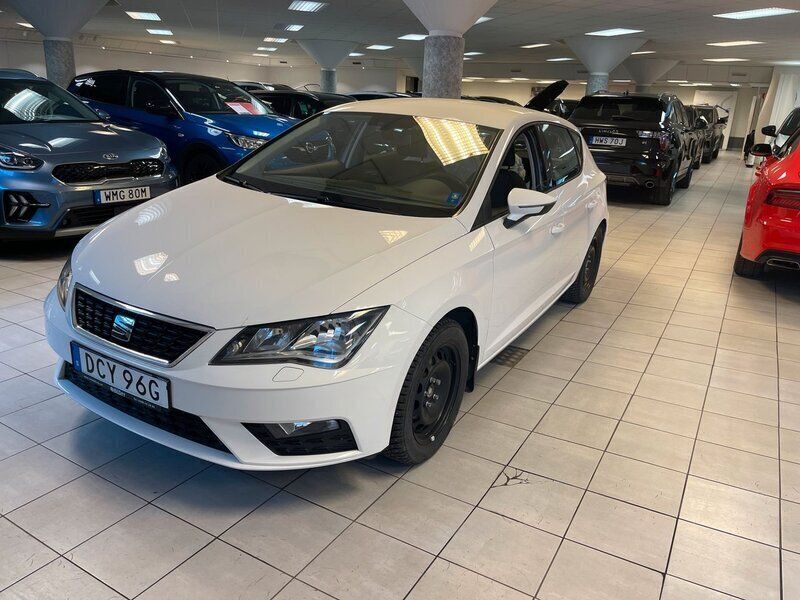 Vit Begagnad 2020 Seat Leon Style Halvkombi | 145 900 kr (Marknadspris) - Bild 1/4