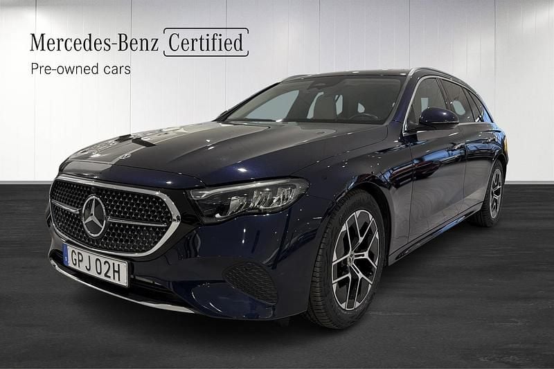 Mörkblå (blue) Begagnad 2024 Mercedes E200 Avantgarde Kombi | 539 900 kr (Lite dyr) - Bild 1/4