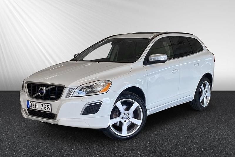 Vit Begagnad 2012 Volvo XC60 R-Design SUV | 169 900 kr (Marknadspris) - Bild 1/4