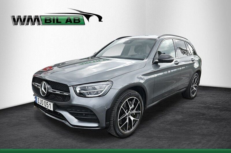 Grå Begagnad 2022 Mercedes GLC220 AMG line SUV | 489 000 kr (Marknadspris) - Bild 1/4