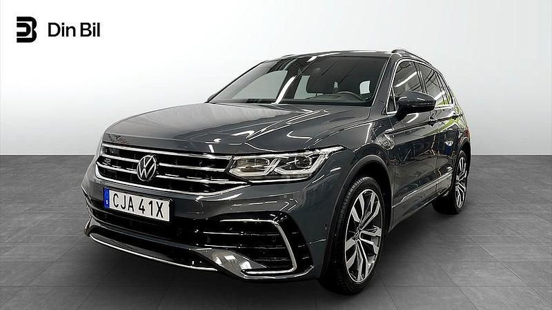 Mörkgrå Begagnad 2023 VW Tiguan R-line SUV | 439 900 kr (Dyr) - Bild 1/4