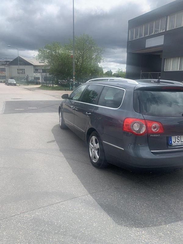 Grå Begagnad 2009 VW Passat Sportline Kombi | 30 000 kr - Bild 1/4