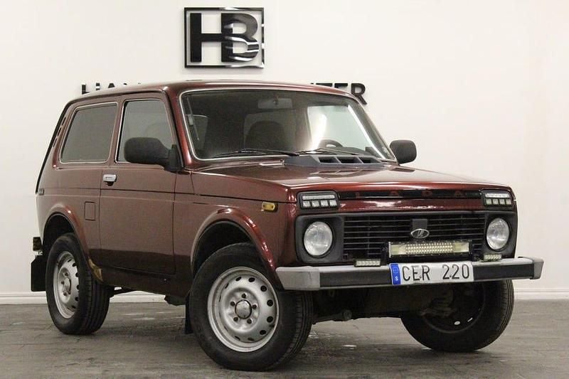 Begagnad Lada niva 83 HK (61 kW) 2010 Grön SUV