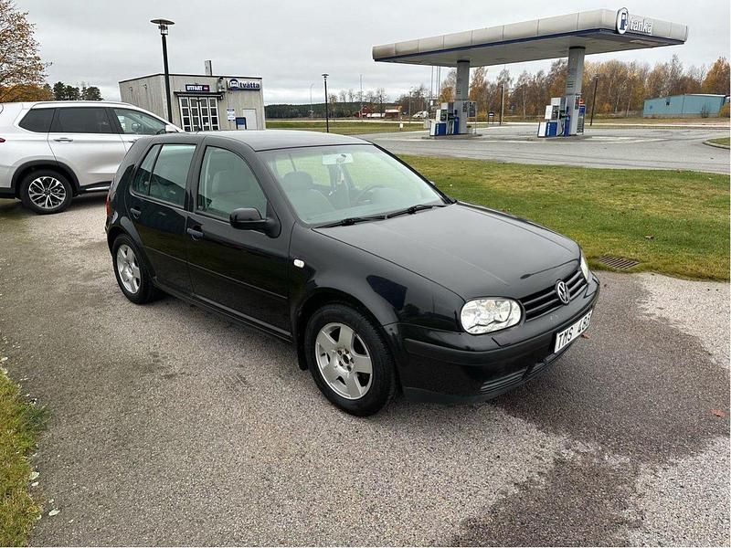 Svart Begagnad 2003 VW Golf IV Basis Halvkombi | 20 000 kr (Marknadspris) - Bild 1/4