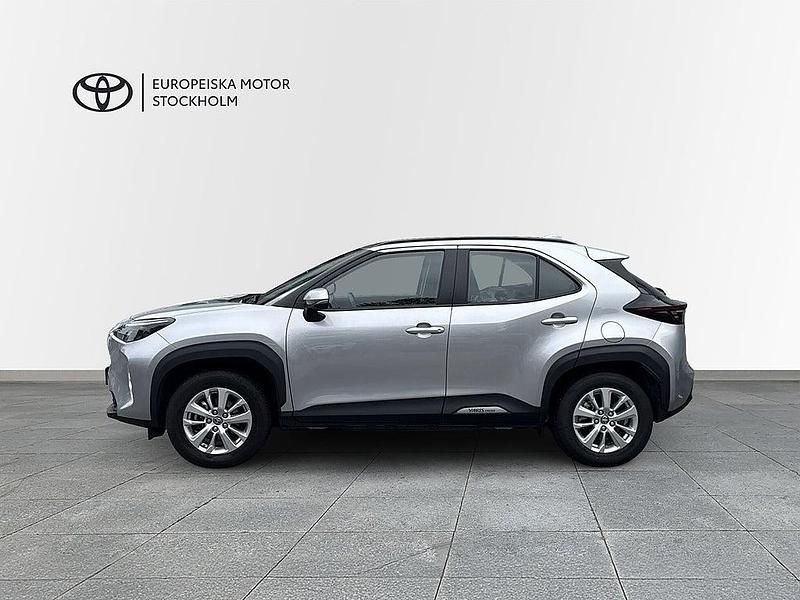 Begagnad Toyota Yaris Cross Active 92 HK (67 kW) 2024 Silver SUV