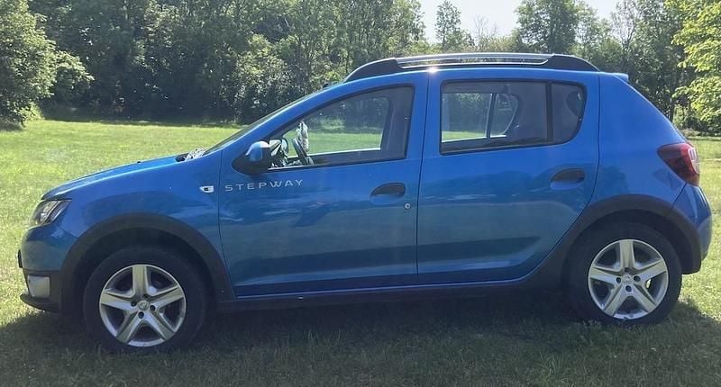 Blå Begagnad 2014 Dacia Sandero Stepway Halvkombi | 33 000 kr (Dyr) - Bild 1/4