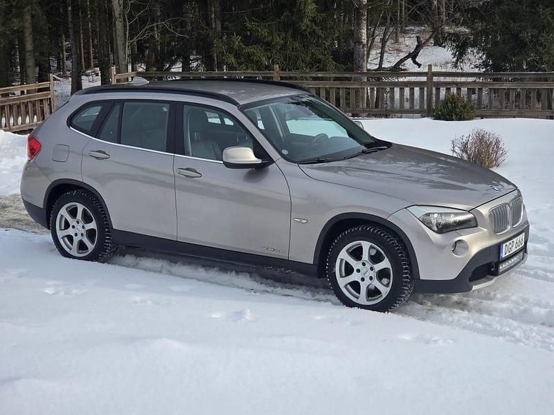 Begagnad BMW X1 204 HK (150 kW) 2011 Champagne metallic SUV