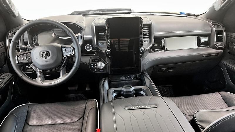 Ny RAM 1500 548 HK (403 kW) 2025 Svart Pickup